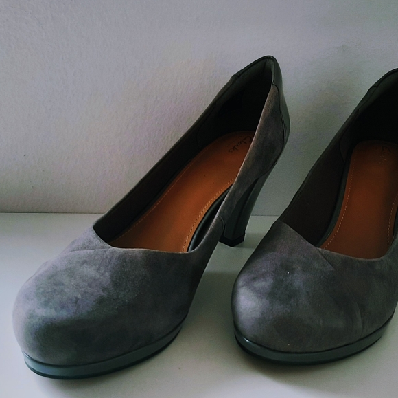 Clarks pumps heels, size 10, gray/purple dust, leather shoes - Picture 4 of 4